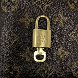 309 Vintage Louis Vuitton padlock and key 🔐
